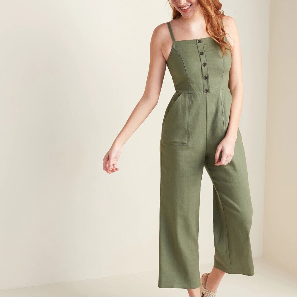 old navy linen jumpsuit // buttons cropped